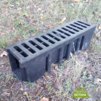 Водоотводной лоток с решеткой из пластика Водоотводной лоток с решеткой в комплекте
